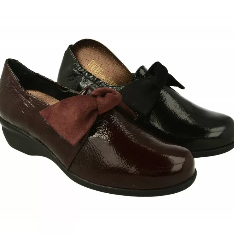 Comfort Class Mocasines-Mocasin De En Piel Charol Con Lazo Ante. Piso De Poliuretano Planta De Descanso Movible Y Horma De Ancho Especial